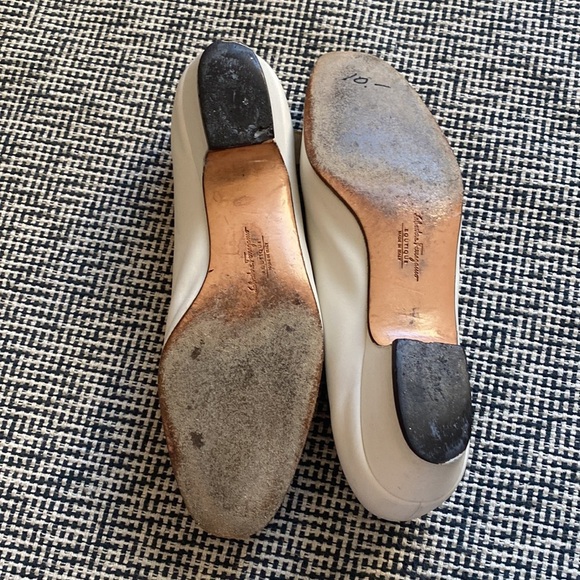 Ferragamo Cream Bow Heels - Picture 2 of 3